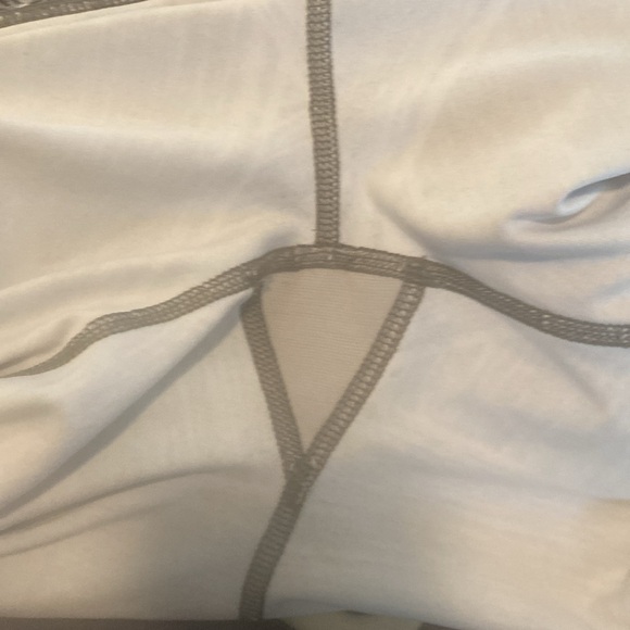 Lululemon Leggings Cropped Size 4 - Picture 4 of 4